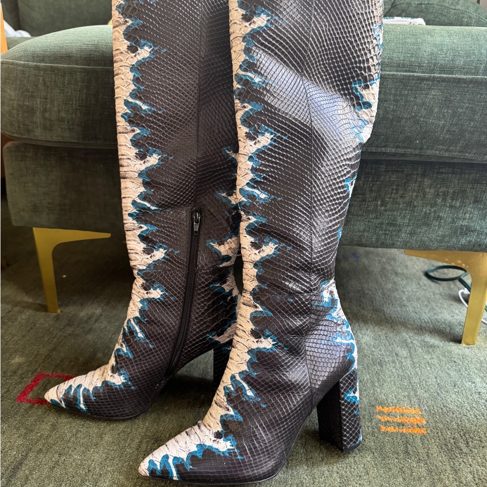 Stylish Women's snakeskin style leather Knee-High Boots in Black and Blue